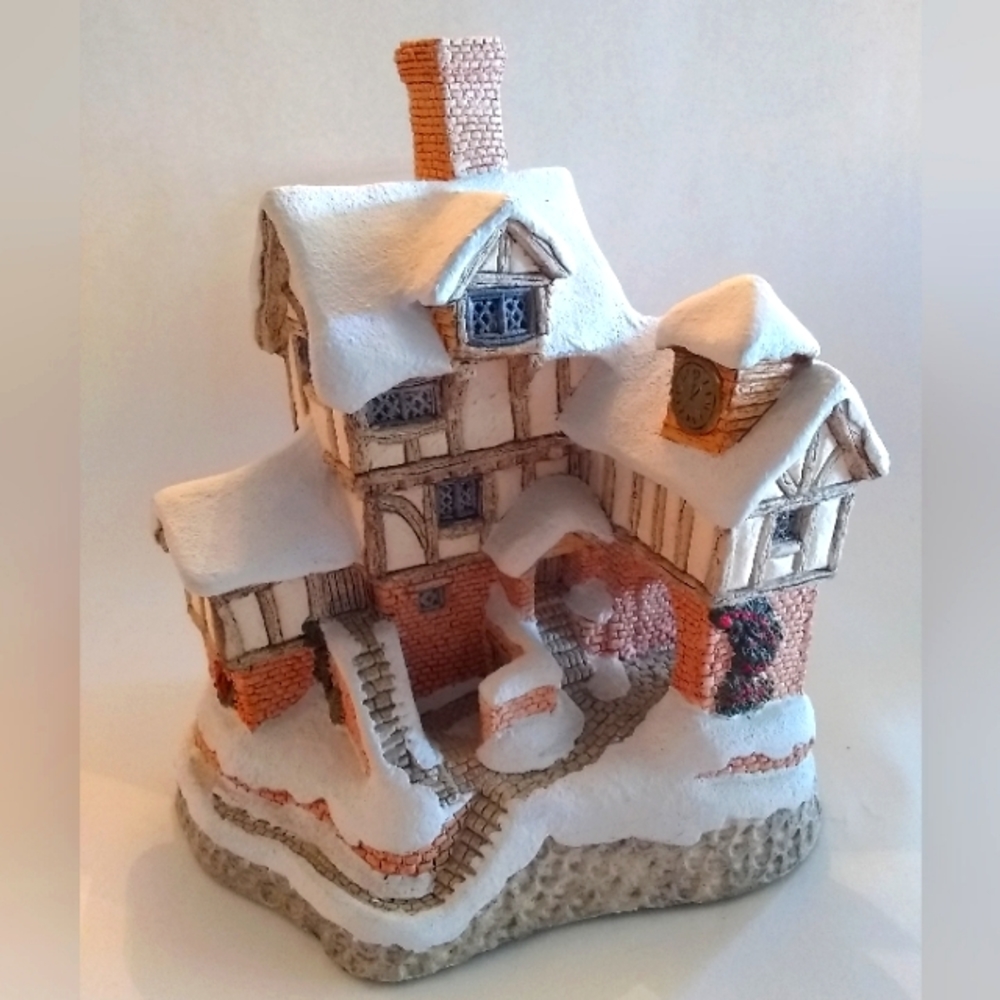 COLLECTOR - David Winter Special Christmas 1987 Ebenezer Scrooge's Count House